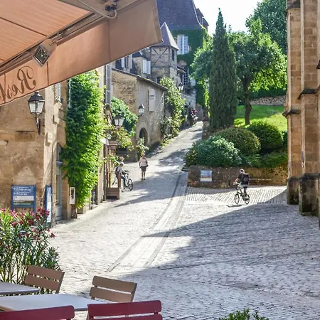 3 Bedroom Cozy In Cénac-et-Saint-Julien