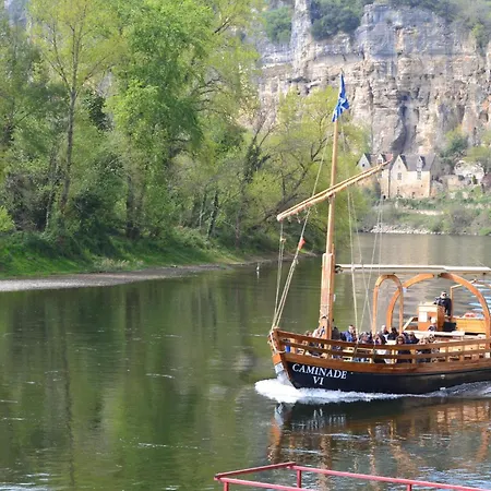 Дом отдыха Awesome In Cenac-et-Saint-Julien